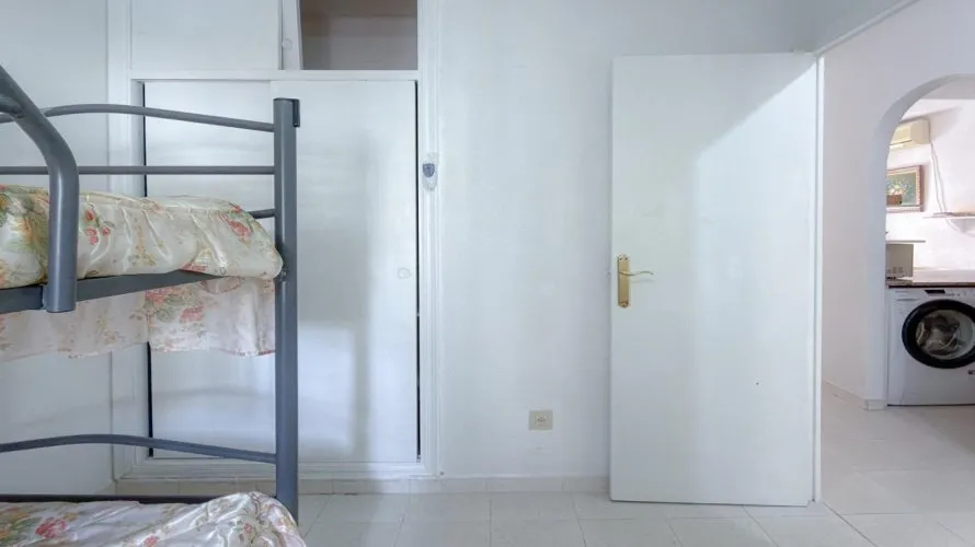 Apartamento de 1 dormitorio en Torrevieja, España No. 2824
