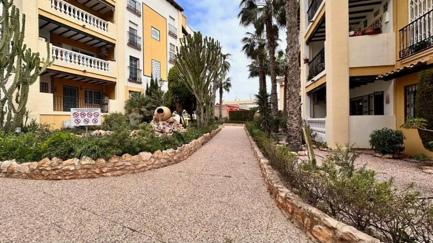 Apartamento de 2 dormitorios en Torrevieja, España No. 2794 № 18