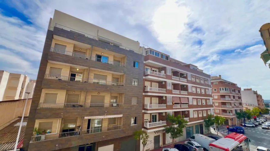 Apartamento de 2 dormitorios en Torrevieja, España No. 2786 № 15
