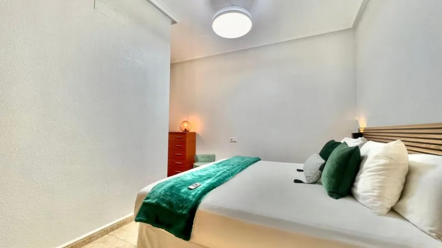 Apartamento de 2 dormitorios en Torrevieja, España No. 2742 № 2