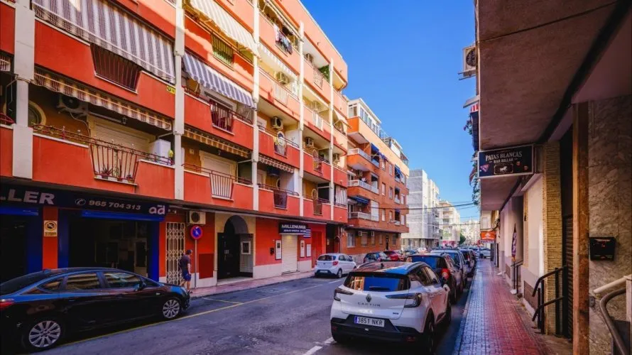 Apartamento de 1 dormitorio en Torrevieja, España No. 2818 № 3