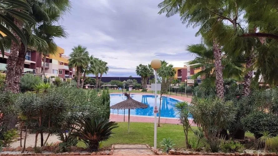 Apartamento de 2 dormitorios en Torrevieja, España No. 2738 № 1