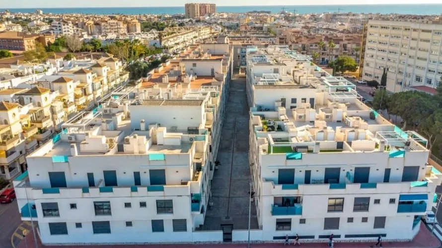 Apartamento de 2 dormitorios en Torrevieja, España No. 2702
