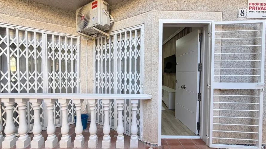 Apartamento de 1 dormitorio en Torrevieja, España No. 2782