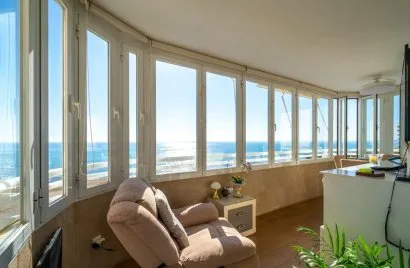 Apartamento de 3 dormitorios en El Campello, España No. 2701