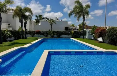 Dúplex de 3 dormitorios en La Zenia, España No. 2791