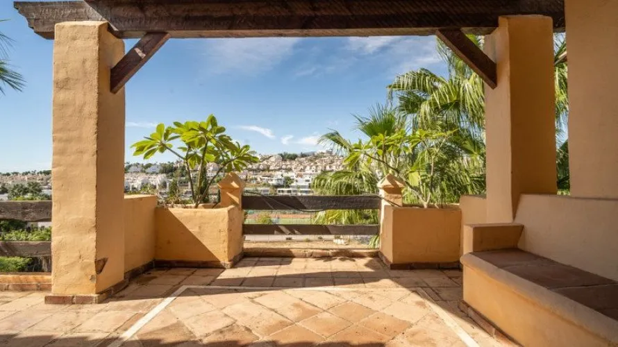 Apartment de 2 chambres à Estepona, Spain No. 483 № 2