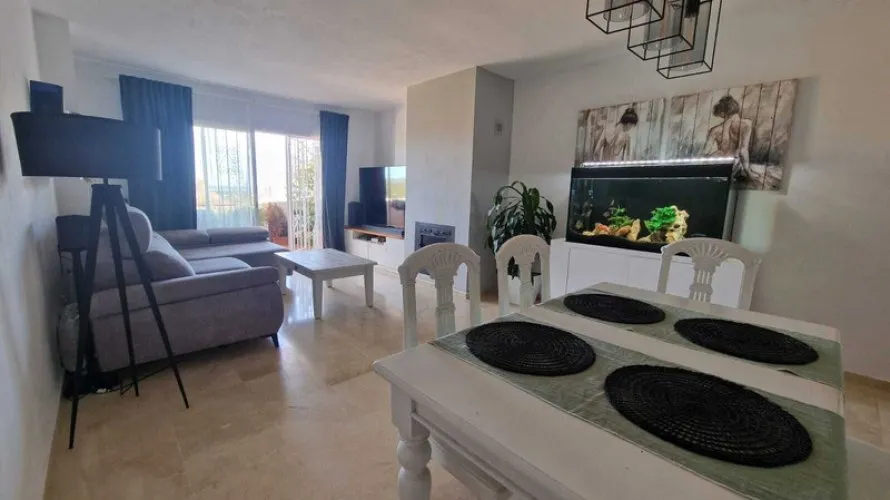 Apartment de 2 chambres à Estepona, Spain No. 682 № 4