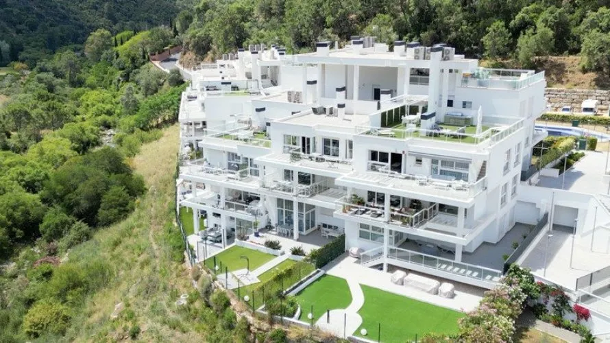 Duplex de 3 chambres à Benahavis, Spain No. 670