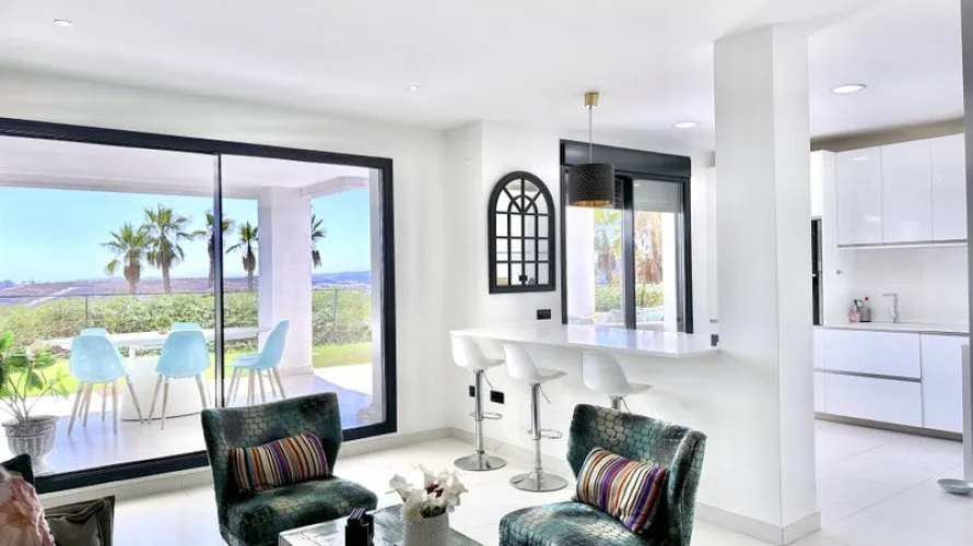 Apartment de 3 chambres à Estepona, Spain No. 710 № 4