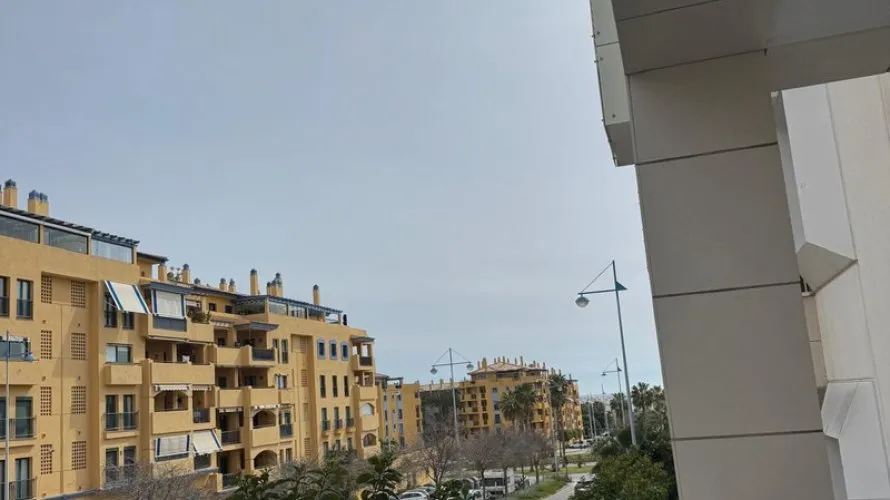 Apartment de 3 chambres à Cortes (San Pedro De Alcantara), Spain No. 677