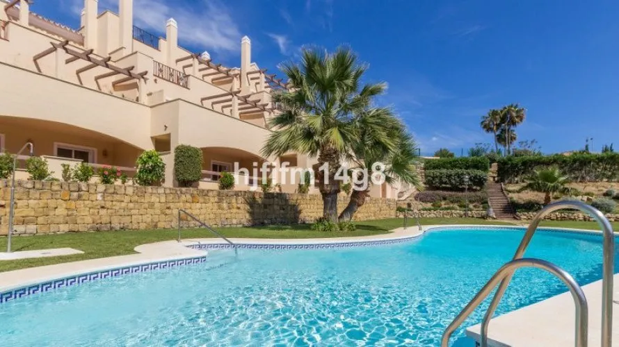 Apartment de 2 chambres à Marbella, Spain No. 587 № 3