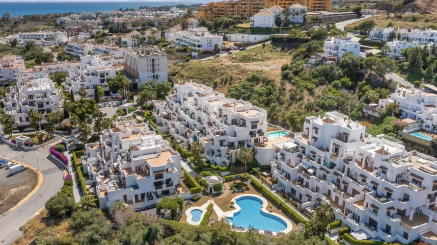 Apartment de 2 chambres à Estepona, Spain No. 490