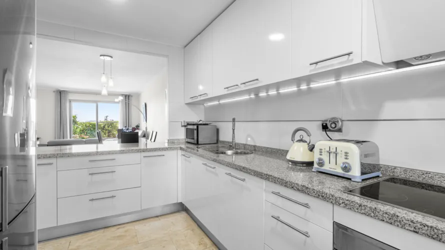 Apartment de 2 chambres à Estepona, Spain No. 782 № 4