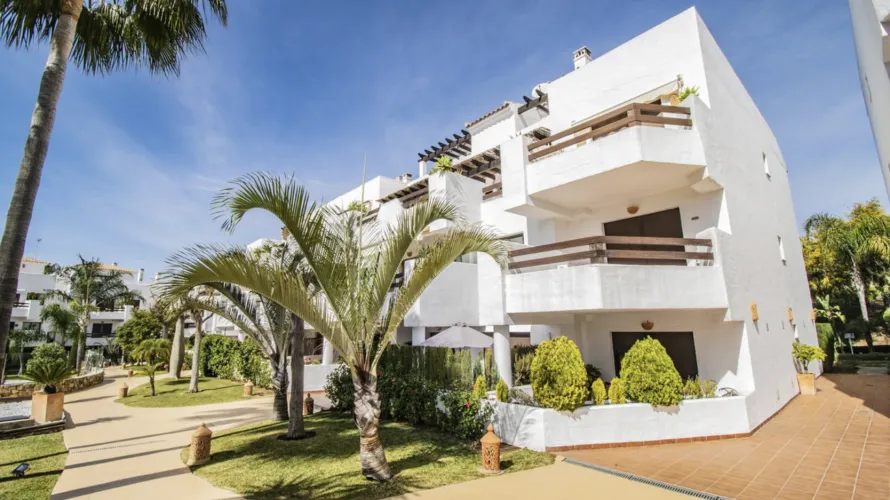 Apartment de 2 chambres à Estepona, Spain No. 693 № 1