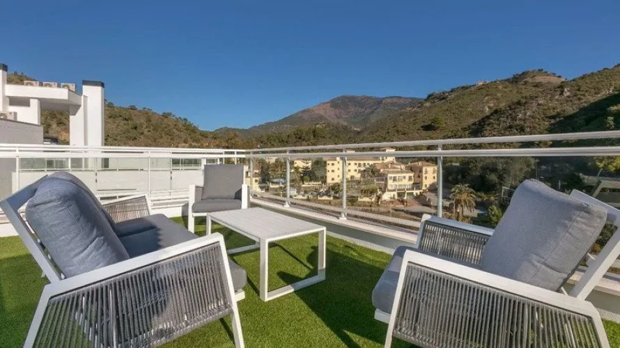 Duplex de 3 chambres à Benahavis, Spain No. 670 № 4