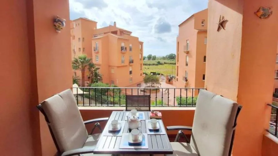 Apartment de 2 chambres à Manilva, Spain No. 502 № 1