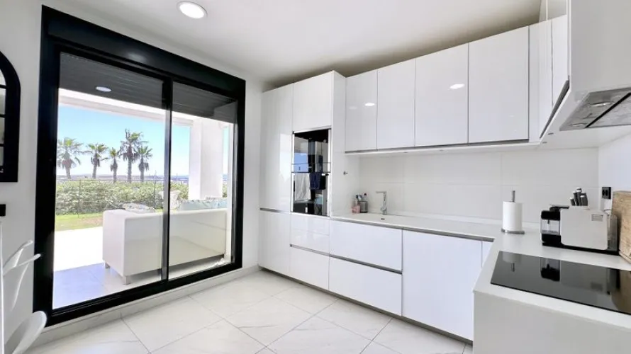 Apartment de 3 chambres à Estepona, Spain No. 710 № 6