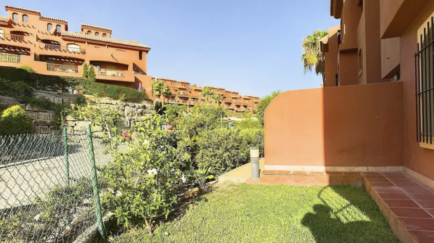 Apartment de 2 chambres à Estepona, Spain No. 440 № 4