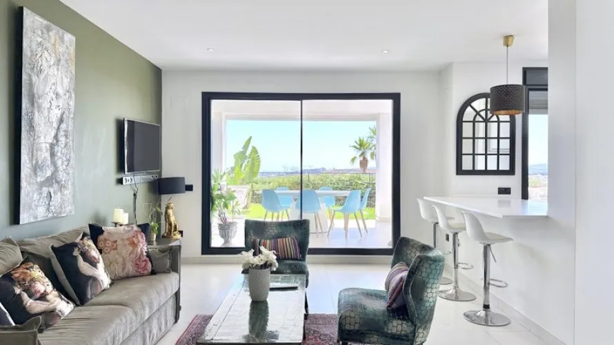 Apartment de 3 chambres à Estepona, Spain No. 710 № 1