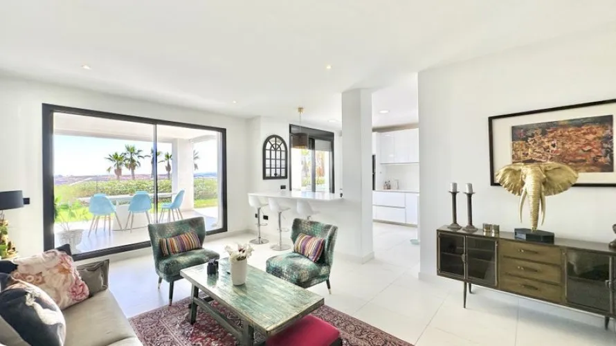 Apartment de 3 chambres à Estepona, Spain No. 710