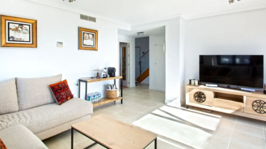 Duplex de 2 chambres à Estepona, Spain No. 695 № 1