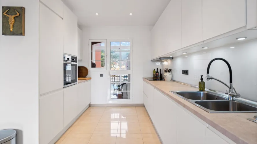 Apartment de 2 chambres à Manilva, Spain No. 705 № 4