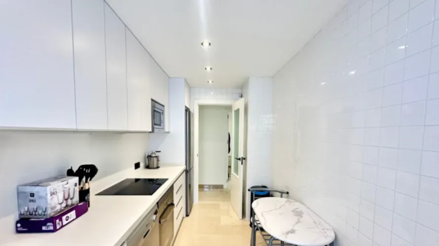 Apartment de 2 chambres à Cortes (San Pedro De Alcantara), Spain No. 698