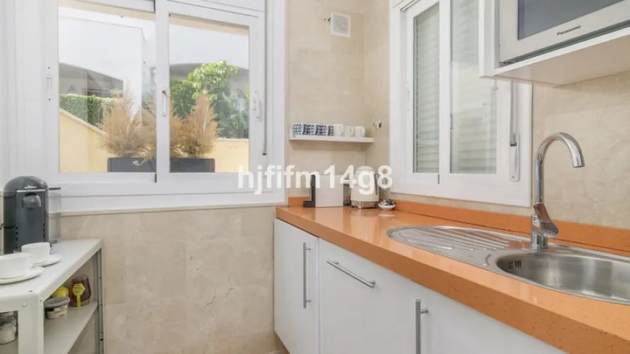 Apartment de 2 chambres à Marbella, Spain No. 587 № 1