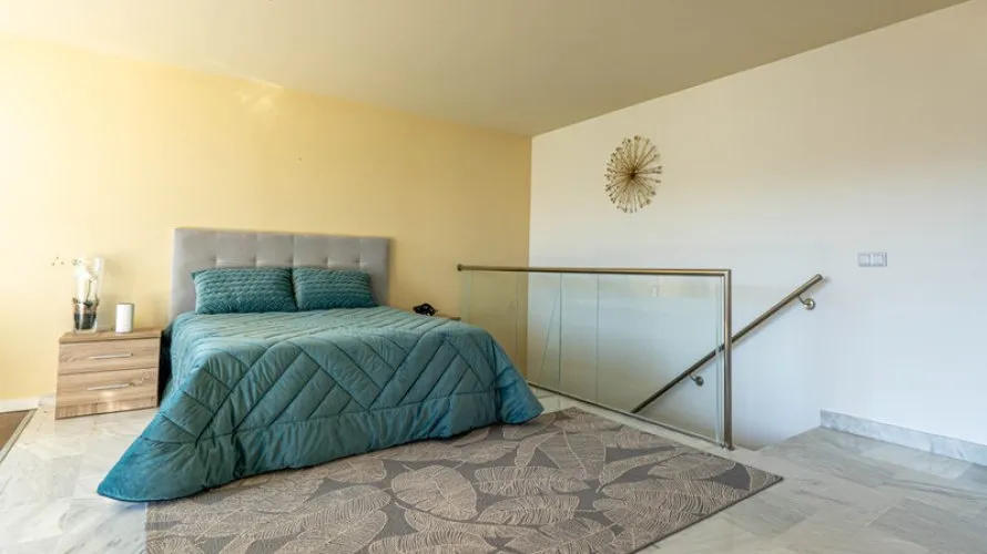 Duplex de 2 chambres à Benahavis, Spain No. 646 № 4