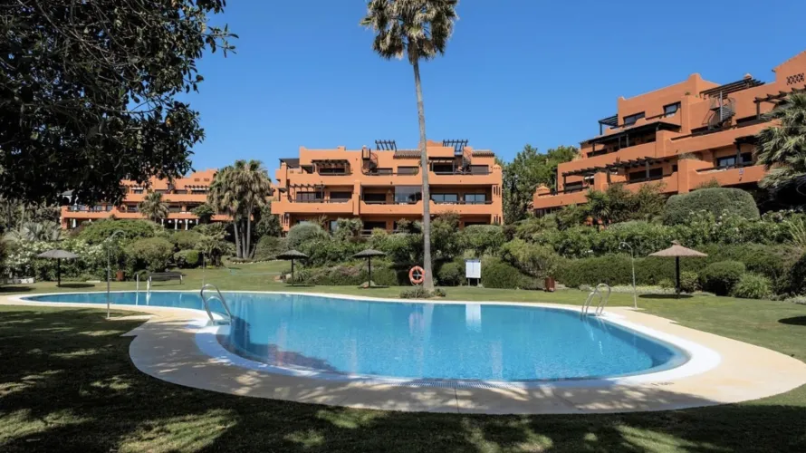 Apartment de 2 chambres à Estepona, Spain No. 610 № 4