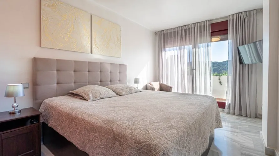 Duplex de 2 chambres à Benahavis, Spain No. 646 № 22