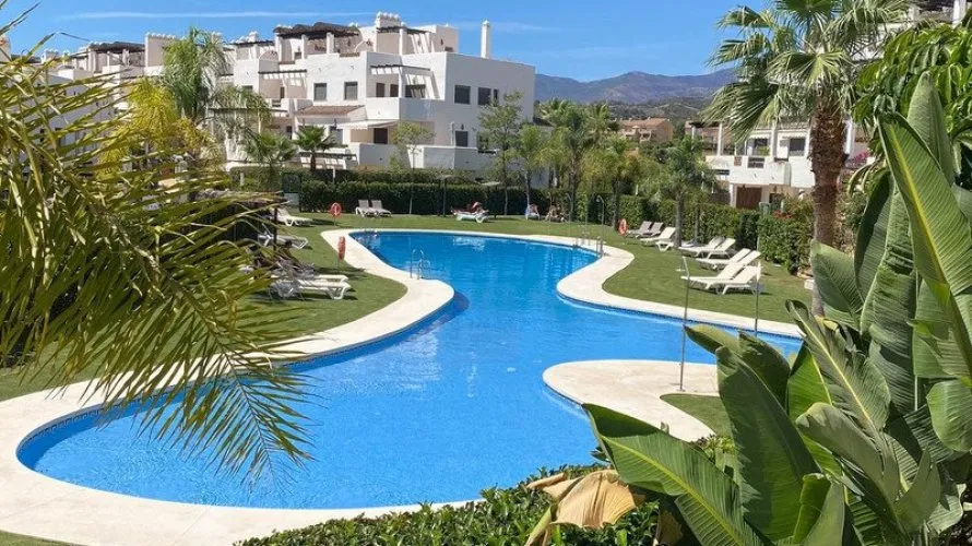 Apartment de 2 chambres à Estepona, Spain No. 339 № 1