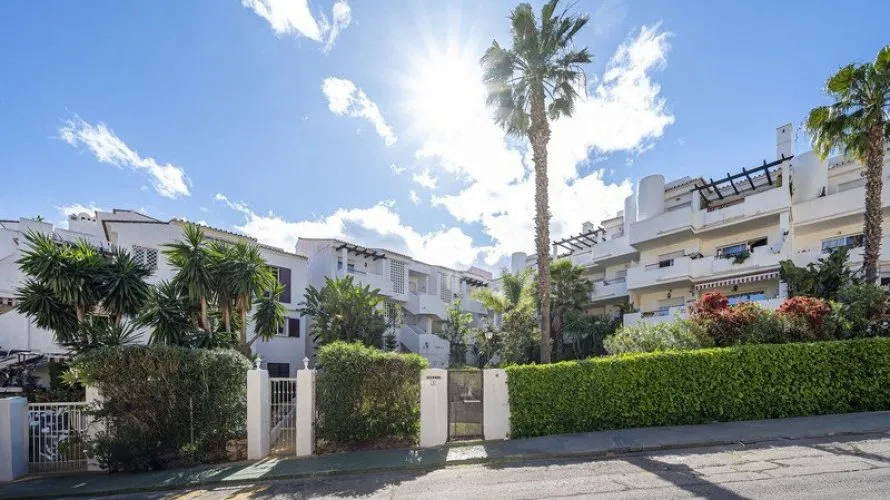 Apartment de 2 chambres à Estepona, Spain No. 682 № 14