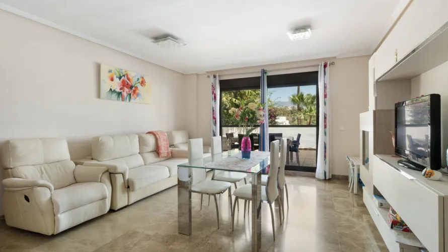 Apartment de 2 chambres à Estepona, Spain No. 490 № 4