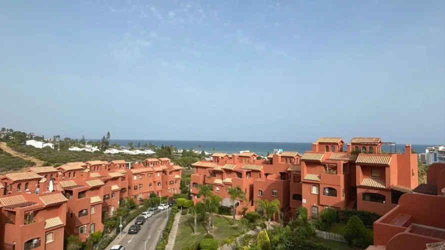 Duplex de 3 chambres à Estepona, Spain No. 500 № 4