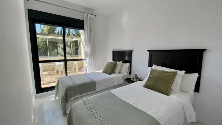 Apartment de 2 chambres à Estepona, Spain No. 657 № 3