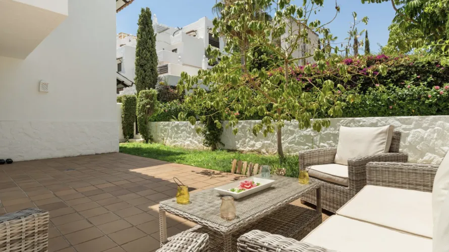 Apartment de 2 chambres à Estepona, Spain No. 490 № 2