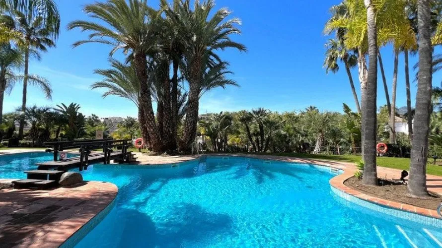 Apartment de 2 chambres à Estepona, Spain No. 483 № 1