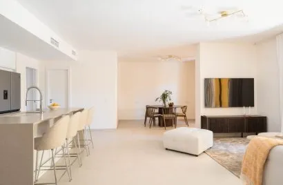 Apartment de 4 chambres à Cortes (San Pedro De Alcantara), Spain No. 723