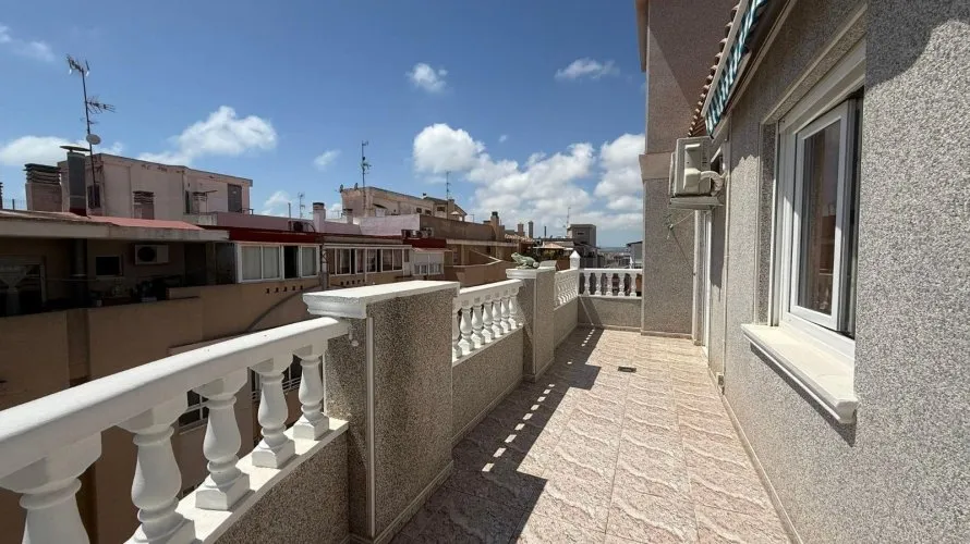 Penthouse de 2 chambres à Torrevieja, Espagne No. 1753 № 1