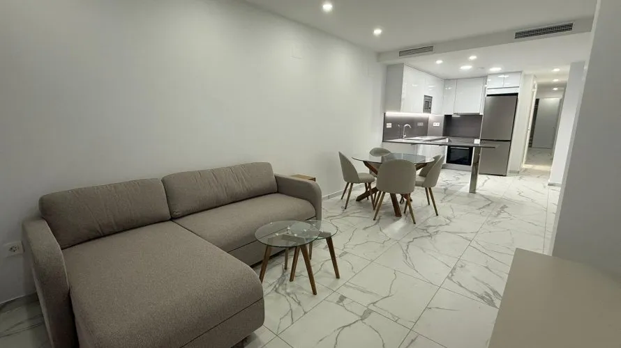 Apartment de 2 chambres à Torrevieja, Espagne No. 1135 № 2