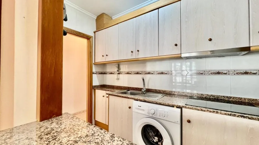 Apartment de 2 chambres à Torrevieja, Espagne No. 2303 № 4