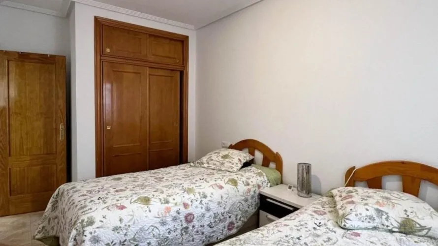 Apartment de 1 chambre à Torrevieja, Espagne No. 2361 № 1