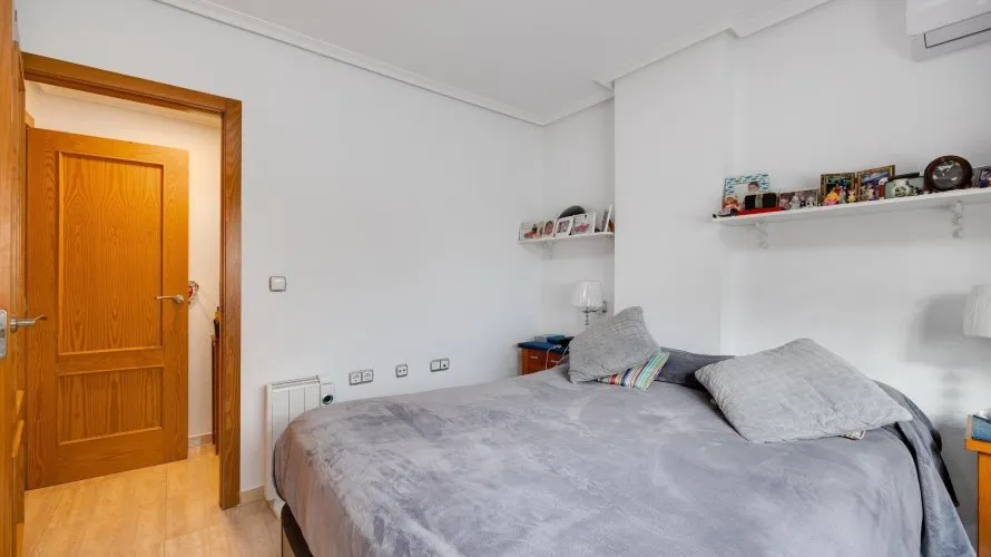 Apartment de 2 chambres à Torrevieja, Espagne No. 2020 № 12