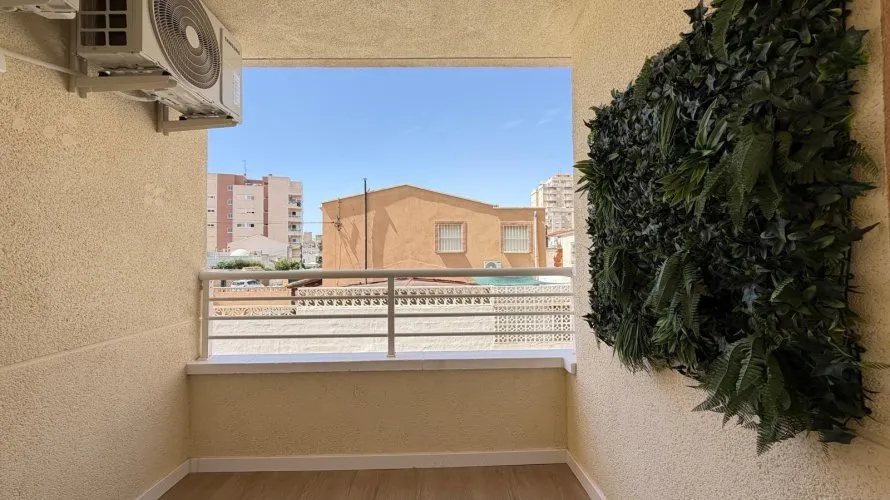 Apartment de 2 chambres à Nueva Torrevieja, Espagne No. 2343 № 3