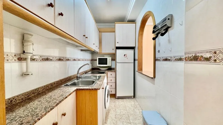 Apartment de 2 chambres à Torrevieja, Espagne No. 2303 № 1