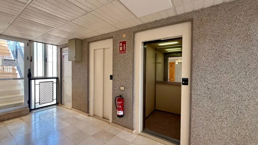 Penthouse de 2 chambres à Torrevieja, Espagne No. 2084