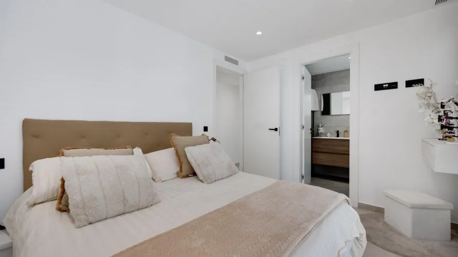 Apartment de 3 chambres à Torrevieja, Espagne No. 2043 № 14