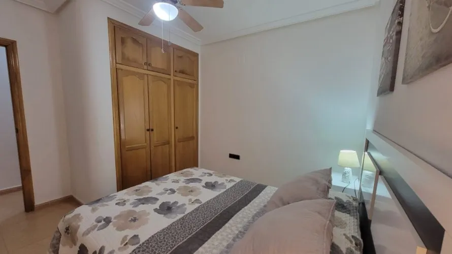 Apartment de 1 chambre à Torrevieja, Espagne No. 2233 № 1